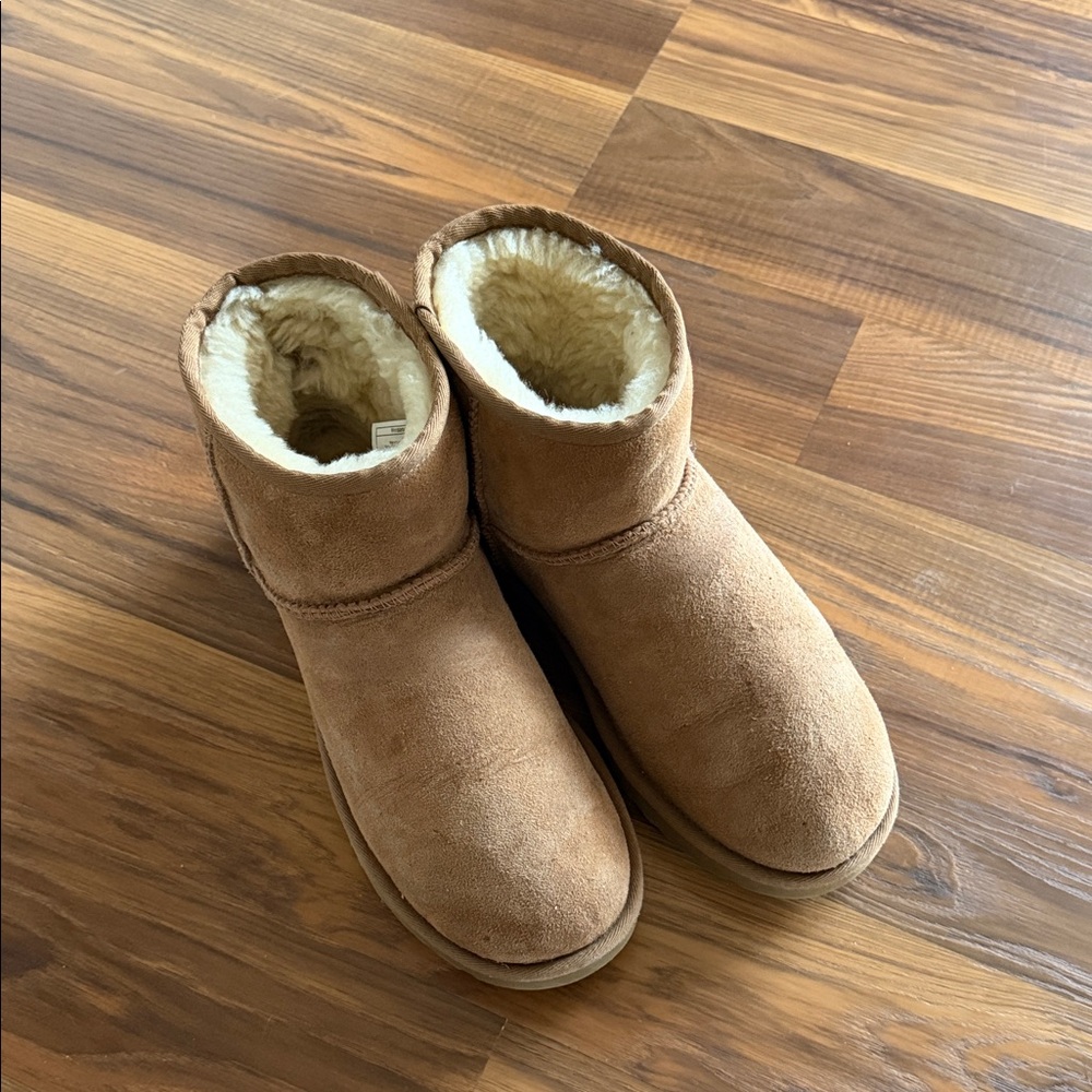 UGGS